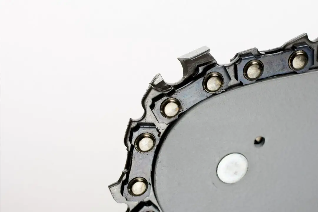 11 Chainsaw Chain Safety Tips