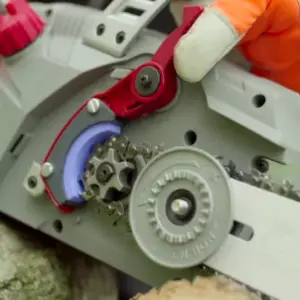 self-sharpening chainsaw mechanism